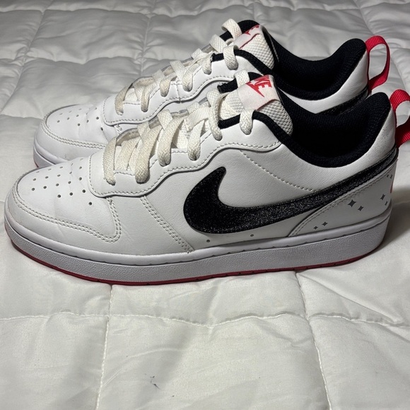 Nike Court Borough Low 2
SE 5.5Y ‘White Very Berry'/ Black Sneakers - Picture 2 of 12